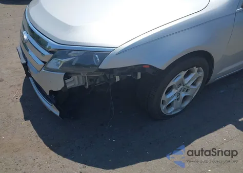 2010 Ford Fusion Se z USA, uszkodzony, nr VIN 3FAHP0HA3AR411959